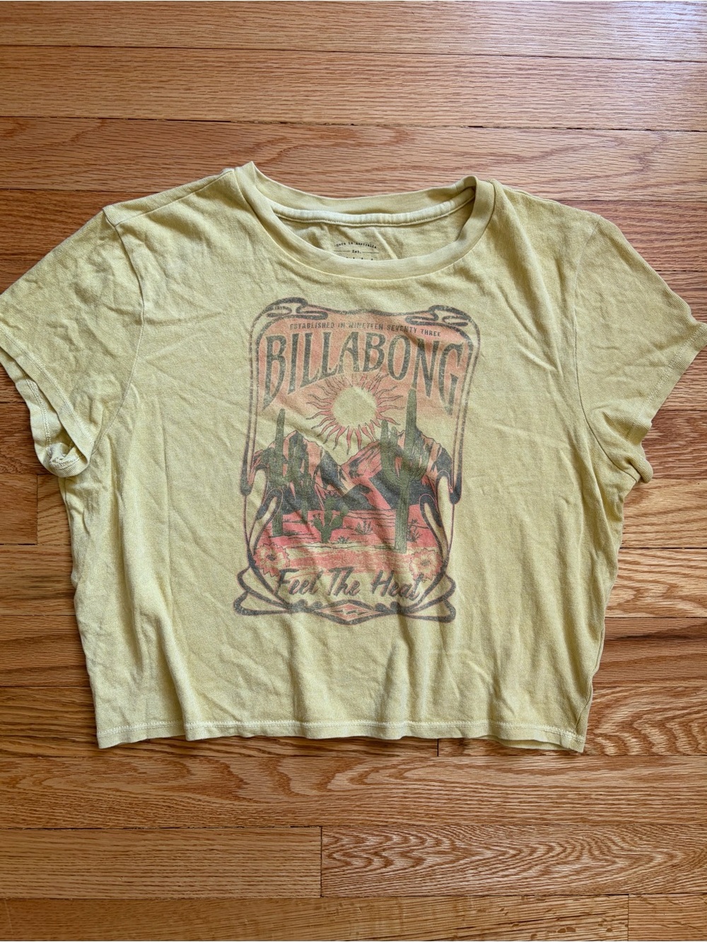 Billabong Vintage Feel The Heat Crop Tee Size Large